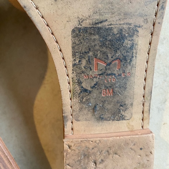 Marc Fisher size 8 tan slides sandals - Picture 3 of 4